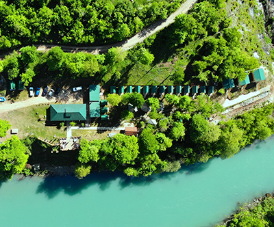 Kamp Highlander: adrenalin rafting na biserni reki Tari