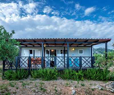 Kamp Kopito, Hvar: mobilna hiška, družinske počitnice