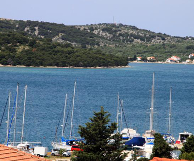 Oddih v apartmaju Hari, Tisno pri Murterju