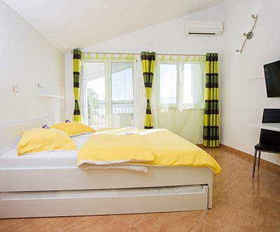 Villa Lavanda, Pašman: apartmaji tik ob morju