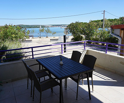 Villa Lavanda, Pašman: apartmaji tik ob morju