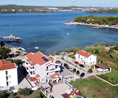 Villa Lavanda, Pašman: apartmaji tik ob morju