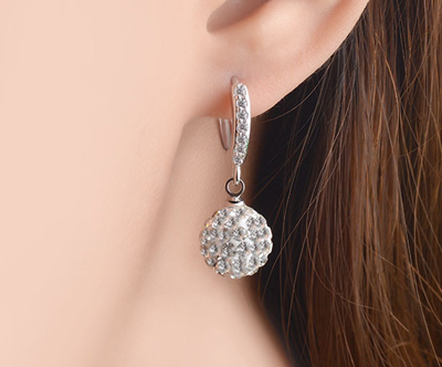 Par srebrnih uhanov s kristali Swarovski®