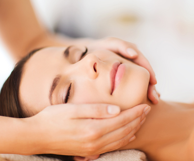 Salon Presslight: nega obraza s pilingom, relax masaža