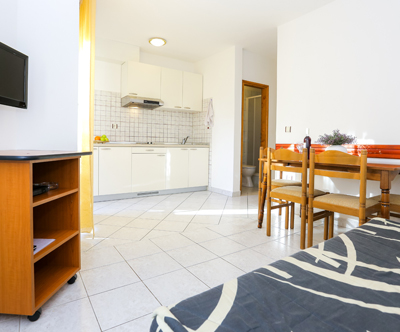 Apartmaji Kiko, Pakoštane, le 120 m od morja