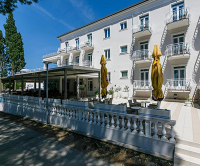 Hotel Bor 3*, Krk: morski oddih pod borovci