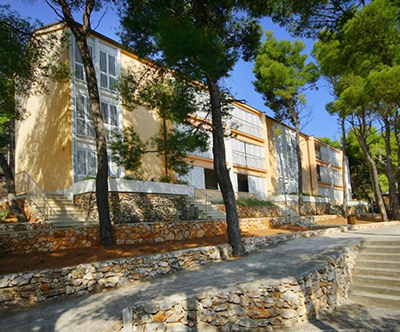Fontana Bayside Park, Jelsa, Hvar: pomladni oddih