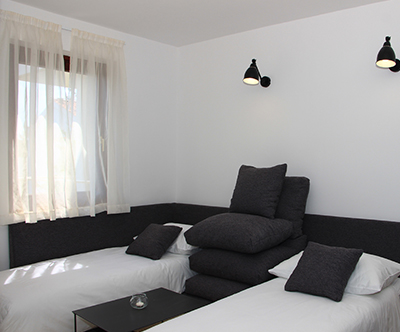 Jezera village, Murter: apartmaji blizu morja