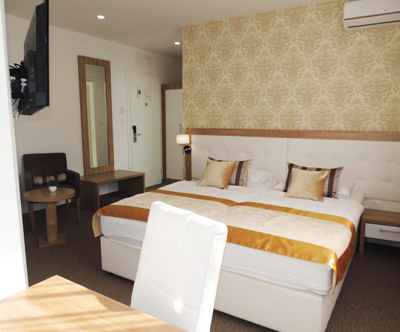 Hotel Corner 4*, Split: oddih s polpenzionom
