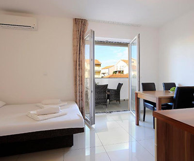 Villa Pool Gusic 3*, Novalja: apartmaji z bazenom