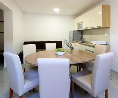 Villa Pool Gusic 3*, Novalja: apartmaji z bazenom