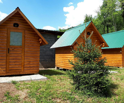 Kamp Highlander: adrenalin rafting na biserni reki Tari