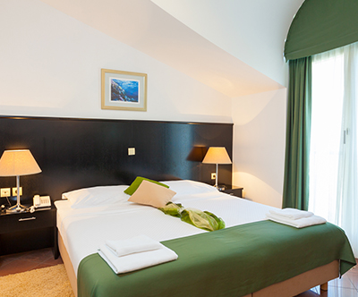 Hotel Milenij 4*, Makarska: hotel na plaži