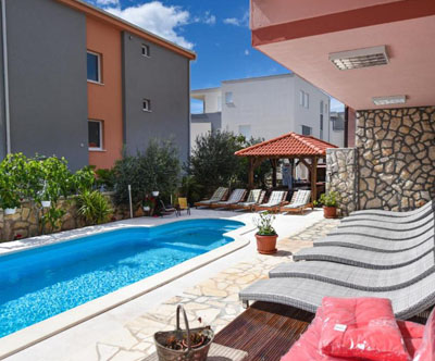 Apartmaji z bazenom, Novalja, Pag