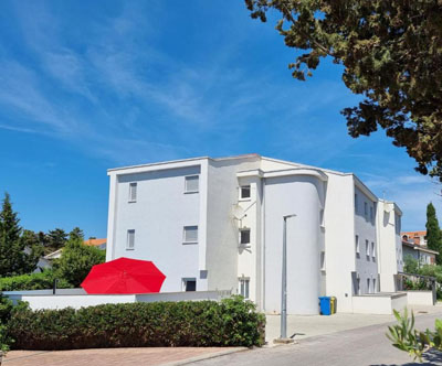 Apartmaji z bazenom, Novalja, Pag
