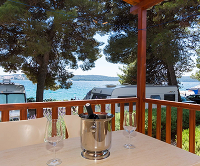 Kamp Rožac, Čiovo, Trogir: mobilne hiške Kamp Rožac, Čiovo, Trogir: mobilne hiške