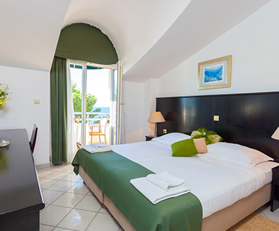 Hotel Milenij 4*, Makarska: hotel na plaži