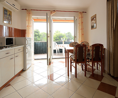 Apartmaji brez imena**, Novalja: oddih na Pagu