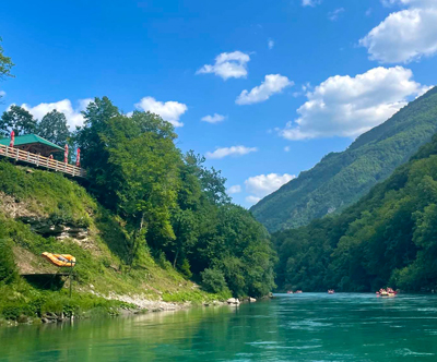 Kamp Highlander: adrenalin rafting na biserni reki Tari