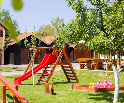 Izletište Banovac, Gornje Komarevo: glamping hiška