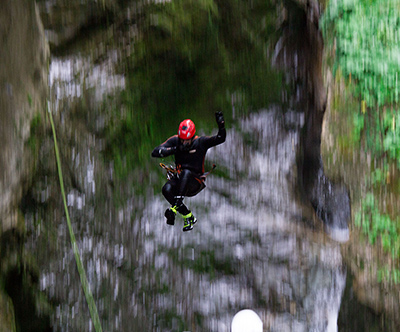 Outdoor Slovenija; adrenalinska avantura - soteskanje