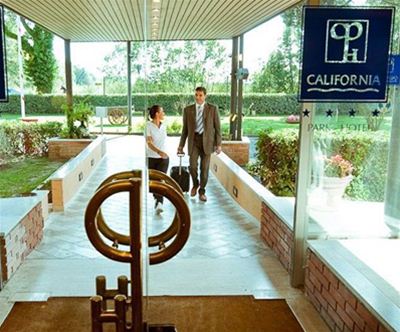 Prisrcen oddih za 2 v Park Hotelu California