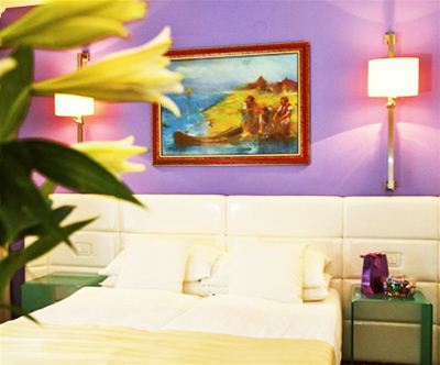 Razvajanje v romanticnem Phoenix Hotelu