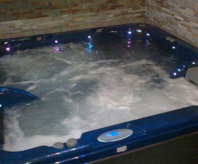 3-urni romanticni zakup savne in jacuzzija za 2