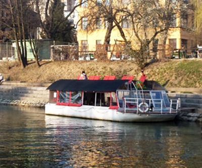 Zimska romanticna plovba po Ljubljanici z ladjico Žaba