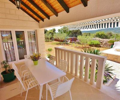 Brač, apartmajska hiša Girasole