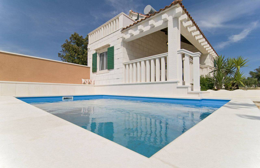 Mega oddih v pocitniški hišici z bazenom Villa Girasole