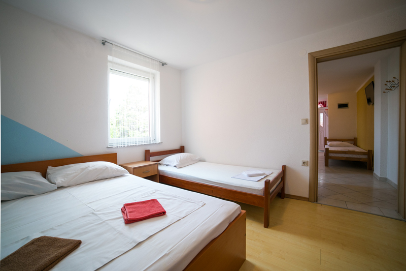 Nor žur ob otvoritvi nove sezone na Zrcu!