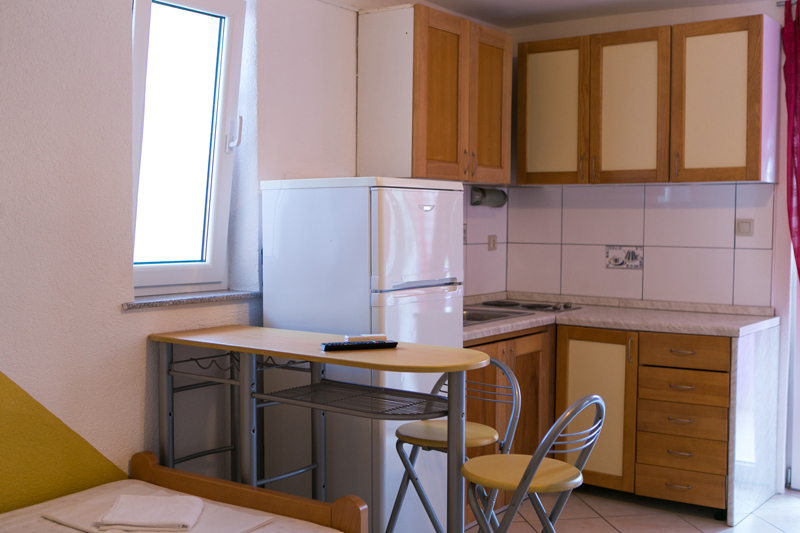 Nor žur ob otvoritvi nove sezone na Zrcu!