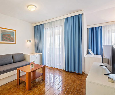 Paket s polpenzionom v apartmajih Riva