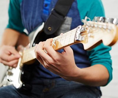 Online tecaj za igranje elektricne kitare (6 mesecev)