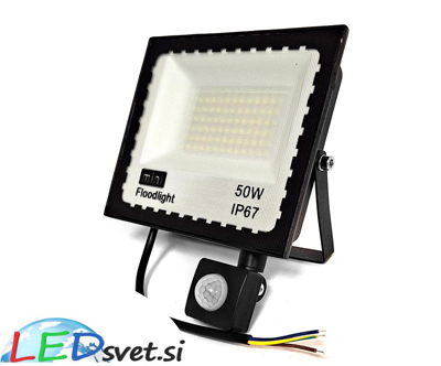 LED 50 W reflektor črn 6500K IP67 s senzorjem gibanja