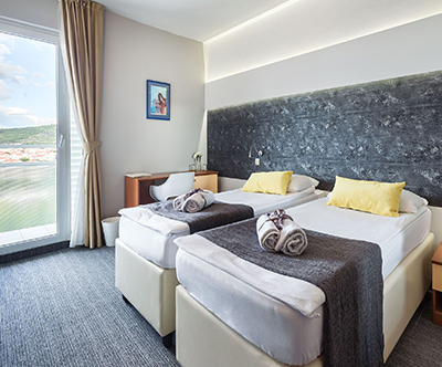 Hotel Punta 4*, Vodice: popoln oddih na morju