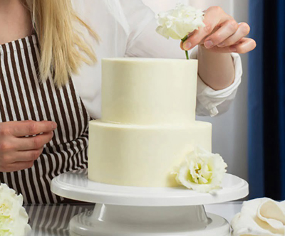 Vrtljivi krožnik za torte in 3 lopatke za dekoracijo
