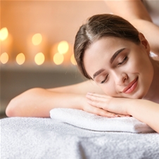 Salon SkinLux, masaža hrbta, masaža stopal