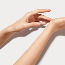 Lepotni studio Shine: parafinska nega rok