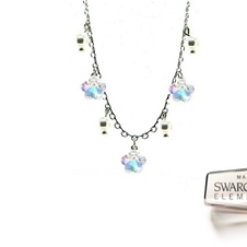 Ročno izdelana unikatna verižica White Flower