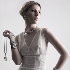 Ročno izdelana unikatna verižica White Flower