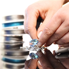 Ročno izdelana unikatna verižica White Flower