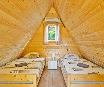 Resort pod orehi, glamping Luna, Bled