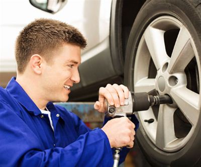 Vulkanizerstvo Amuvia: menjava pnevmatik Vulkanizerstvo Amuvia: menjava pnevmatik