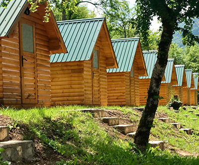 Kamp Highlander: adrenalin rafting na biserni reki Tari