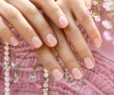 Minimalist beauty: BIAB manikura Minimalist beauty: BIAB manikura