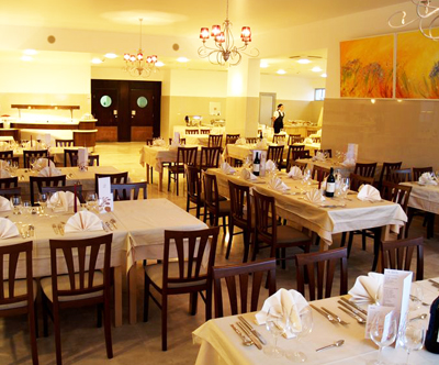 Hotel Quercus 4*, Drvenik, poletne počitnice