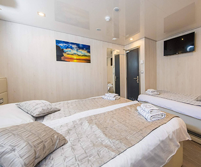 Križarjenje od Trogirja do Milne na jahti MS Summer