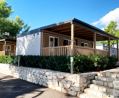 Kamp Rožac, Čiovo, Trogir: mobilne hiške Kamp Rožac, Čiovo, Trogir: mobilne hiške